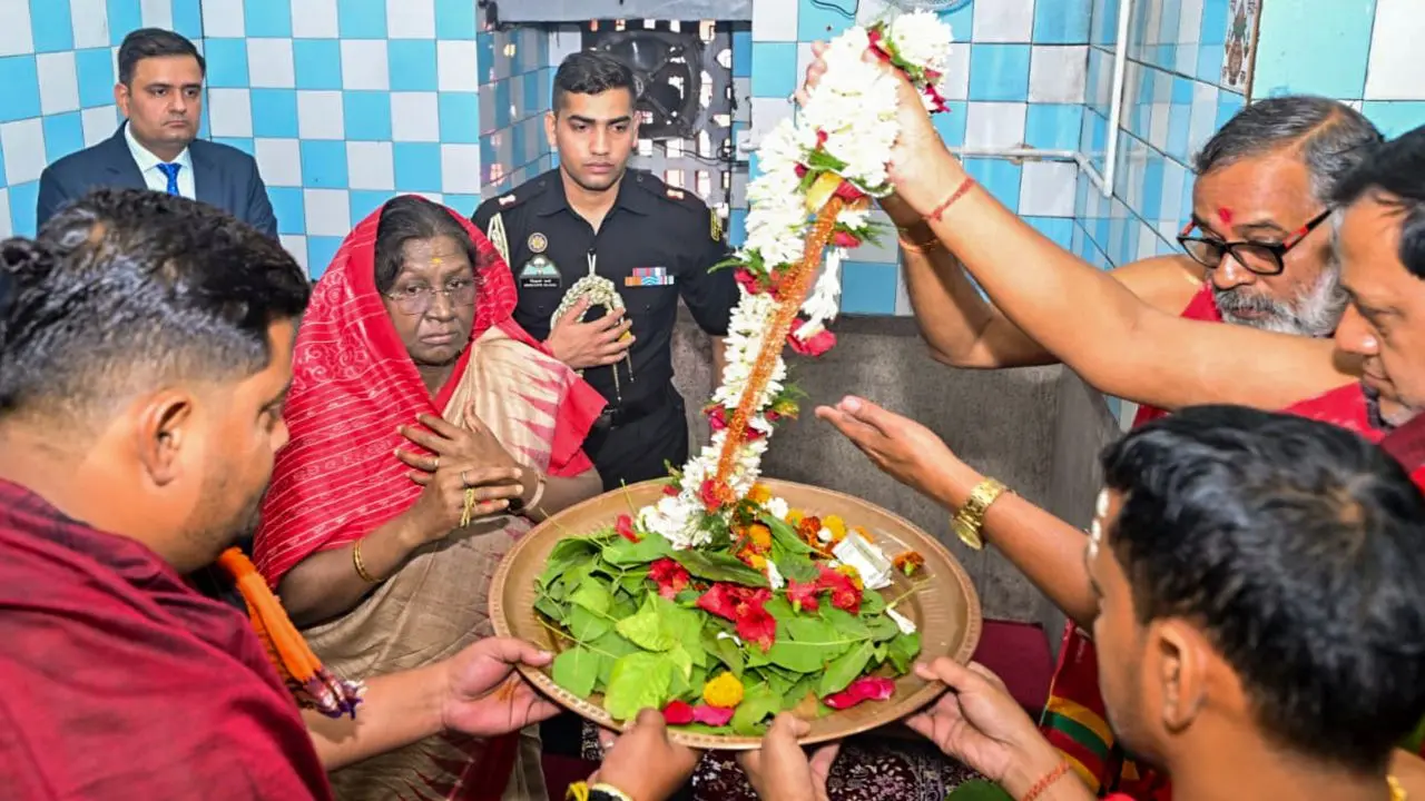 Odisha: President Murmu performs ‘pinda daan’ at Biraja temple 